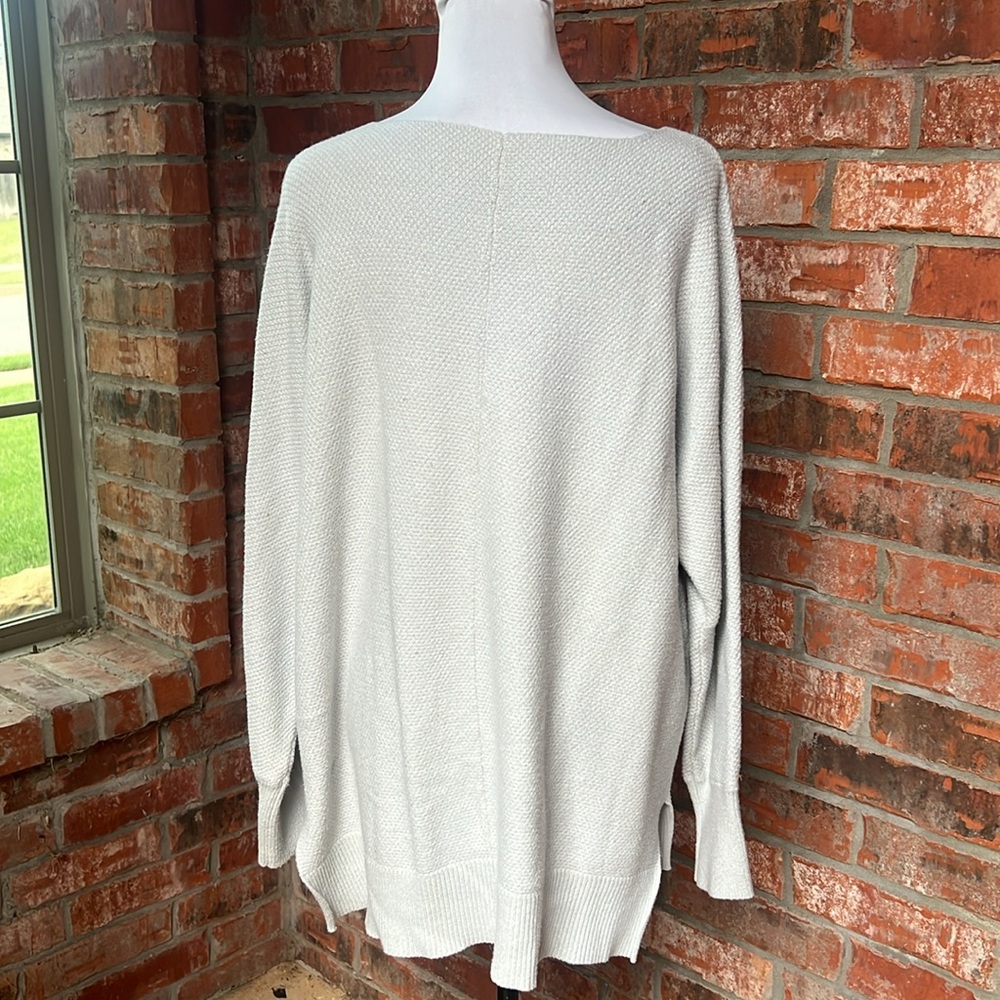 NWOT V-NECK SWEATER ………512 - Picture 7 of 10